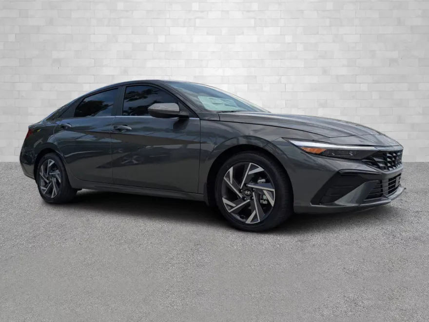 2025 Hyundai Elantra SEL Convenience photo 1