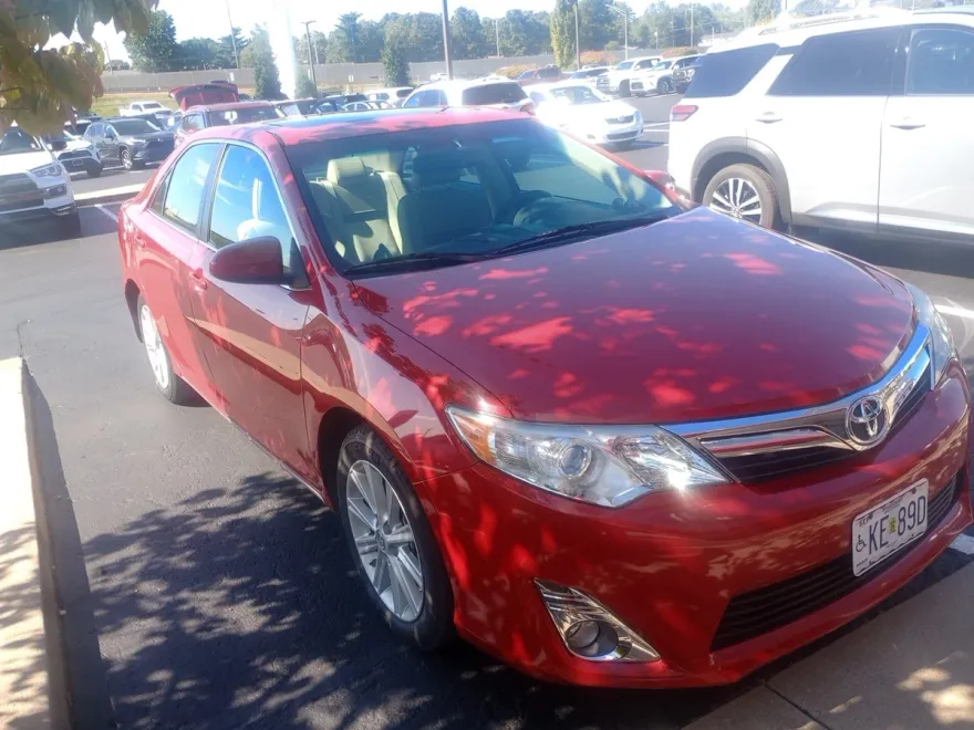 2014 Toyota Camry SE photo 1