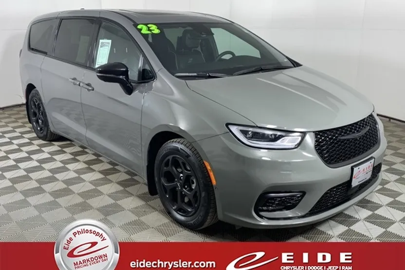 2023 Chrysler Pacifica Hybrid Limited photo 1