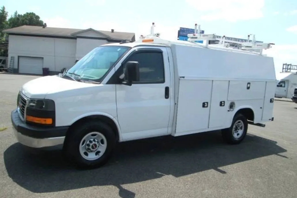 2019 Chevrolet Express 3500 Cutaway photo 1