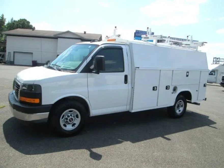 2019 Chevrolet Express 3500 Cutaway photo 1