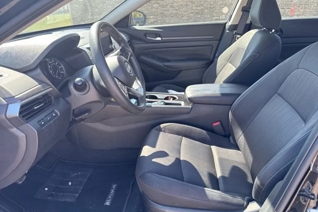 2024 Nissan Altima 2.5 SV photo 1
