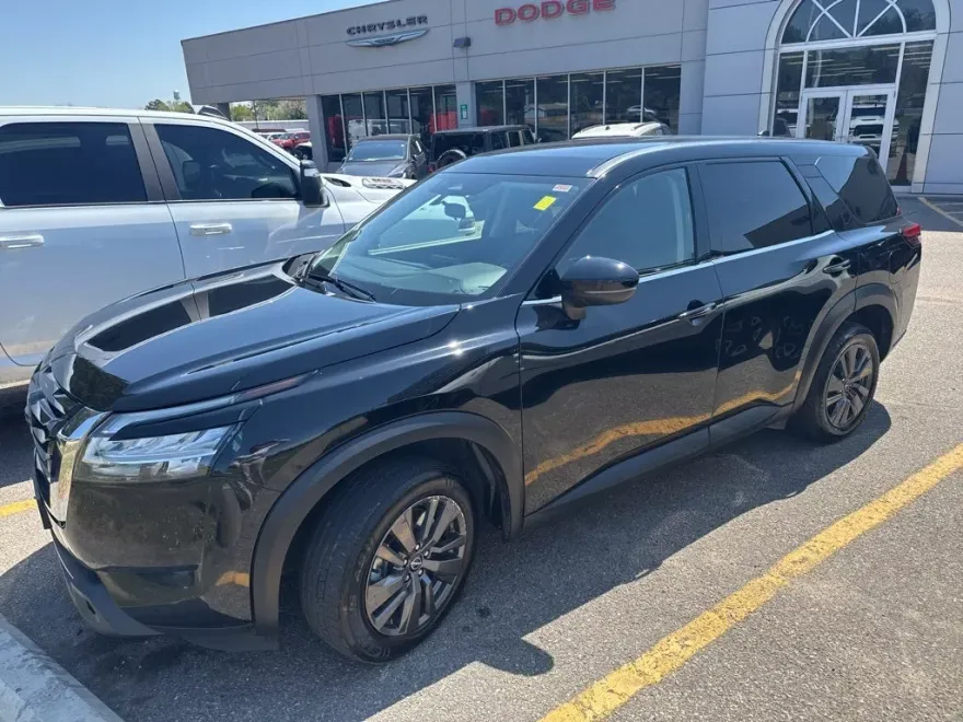 2022 Nissan Pathfinder S photo 1