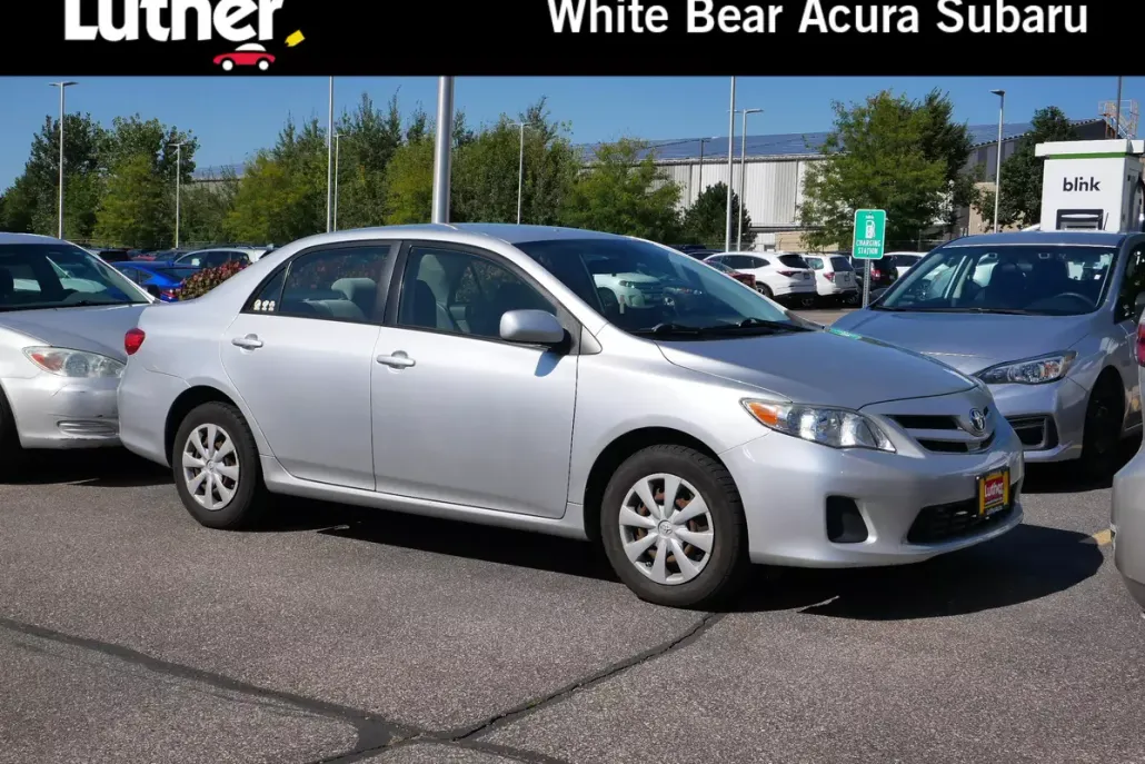 2011 Toyota Corolla LE photo 1