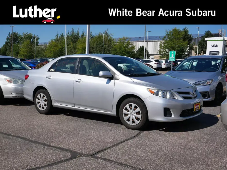 2011 Toyota Corolla LE photo 1