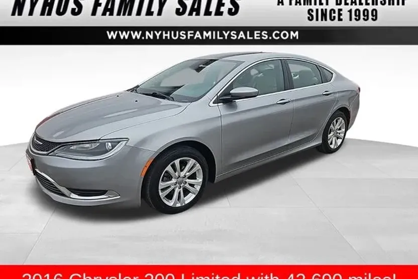 2016 Chrysler 200 Limited photo 1