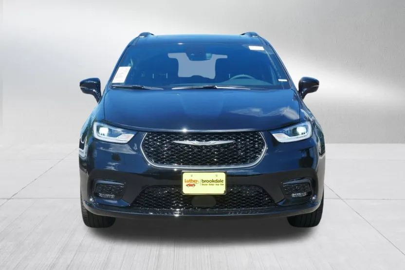 2026 Chrysler Pacifica Limited photo 1