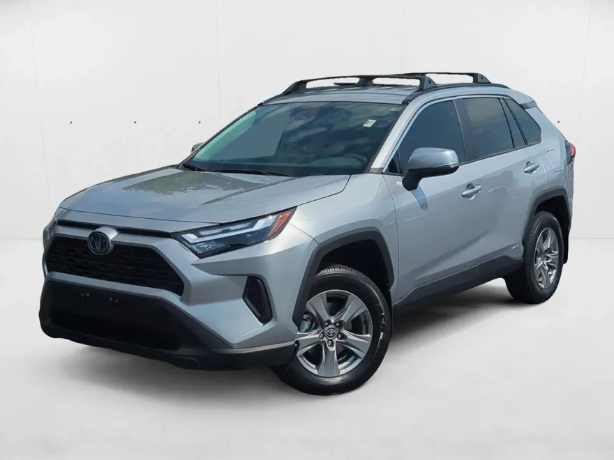 2024 Toyota RAV4 Hybrid XLE photo 1