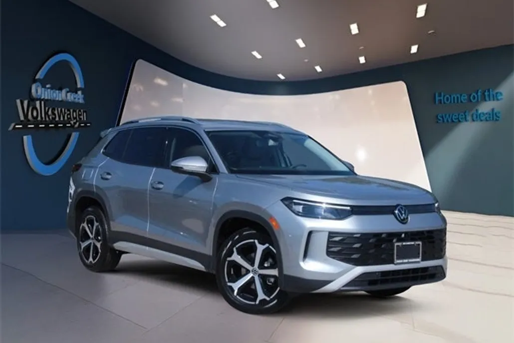 2025 Volkswagen Tiguan SE photo 1