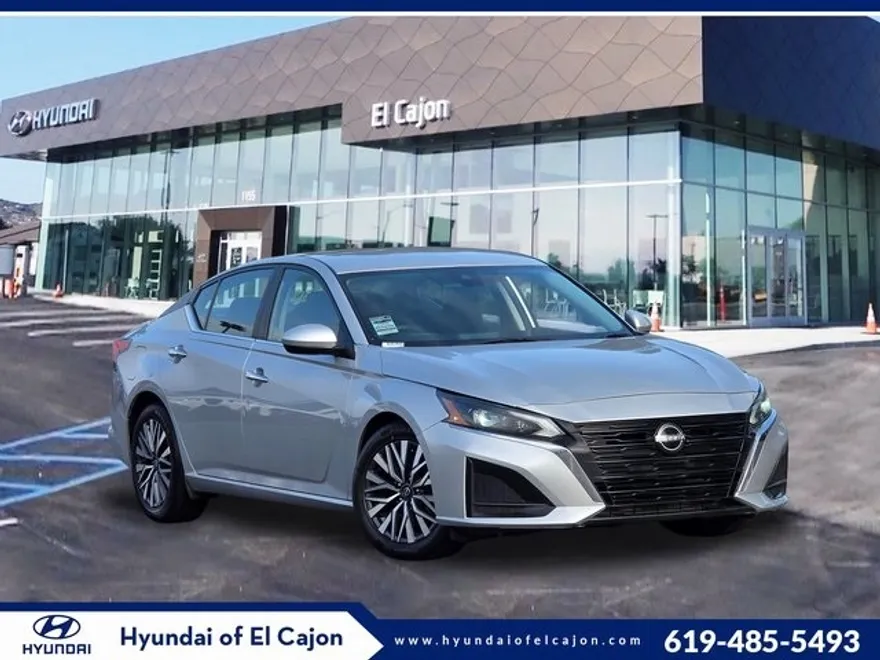 2023 Nissan Altima 2.5 SV photo 1