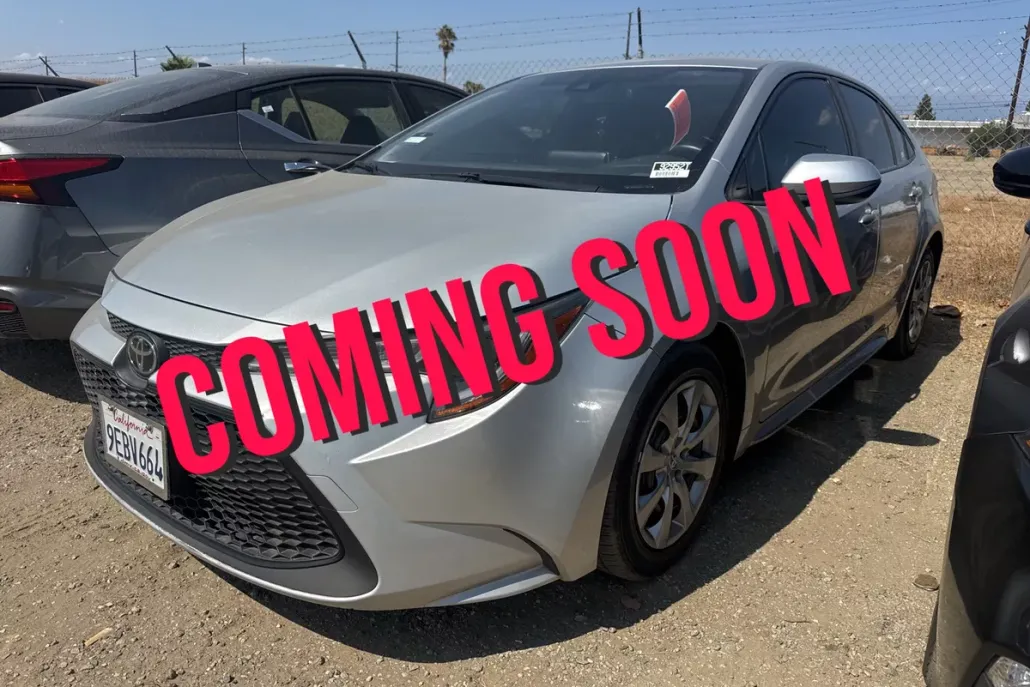 2021 Toyota Corolla LE photo 1
