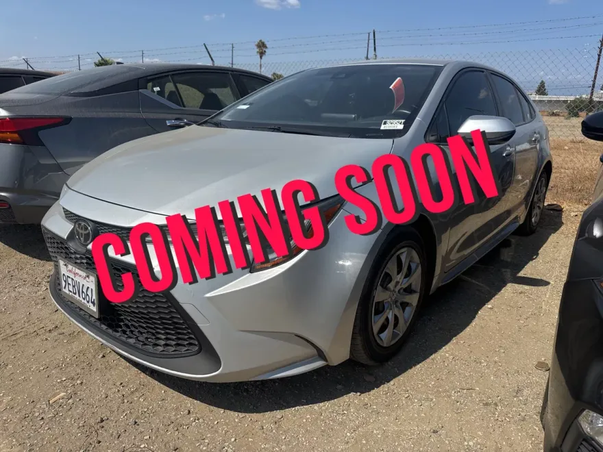 2021 Toyota Corolla LE photo 1