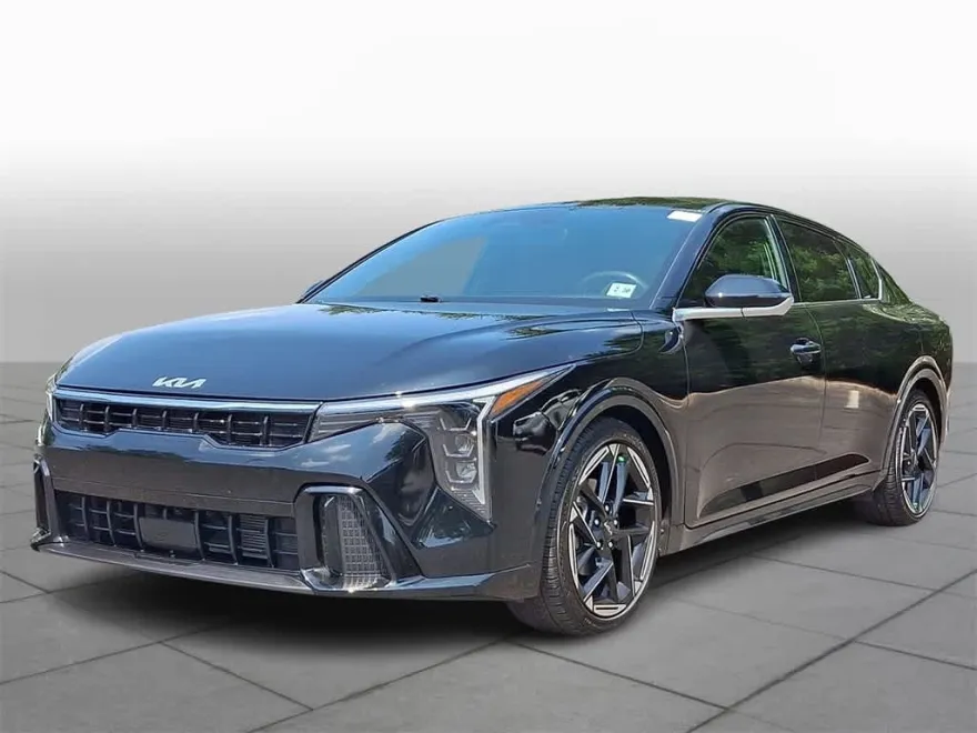 2025 Kia K4 GT-Line photo 1