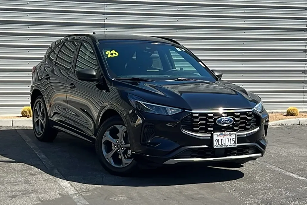 2023 Ford Escape Hybrid ST-Line photo 1