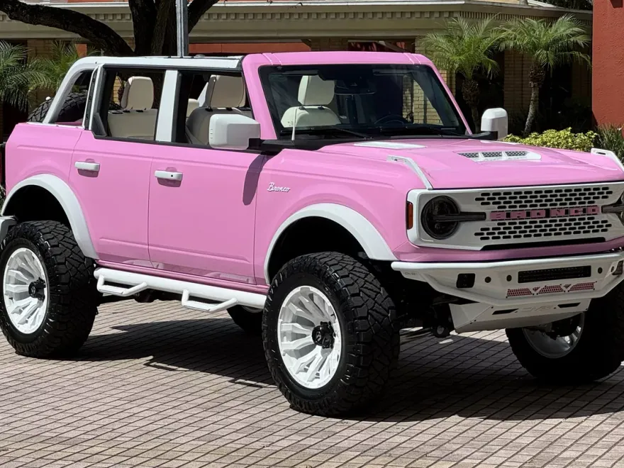 2025 Ford Bronco Outer Banks photo 1