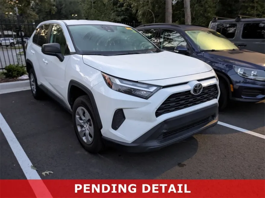 2023 Toyota RAV4 LE photo 1