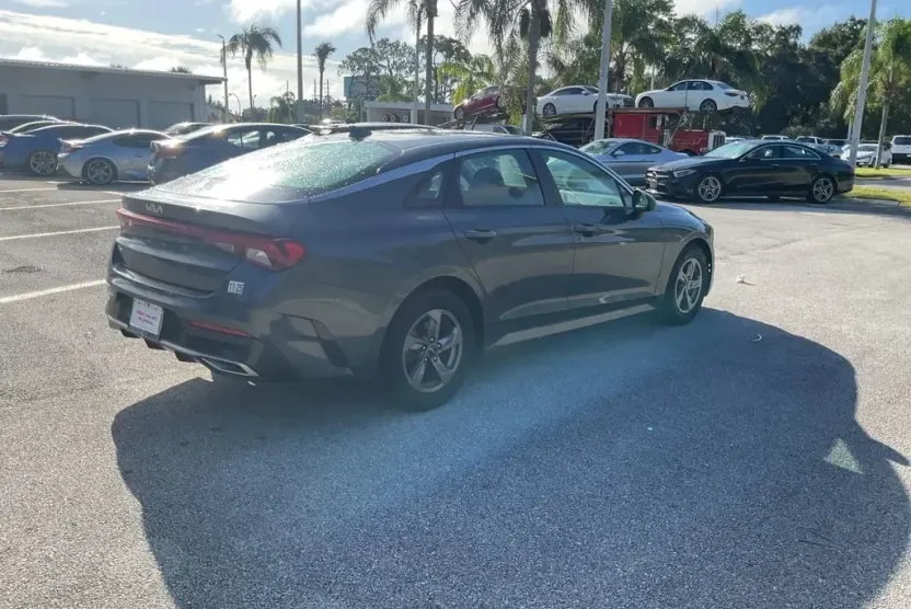 2022 Kia K5 LXS photo 1