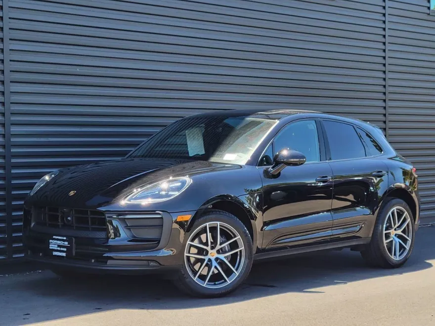 2025 Porsche Macan T photo 1