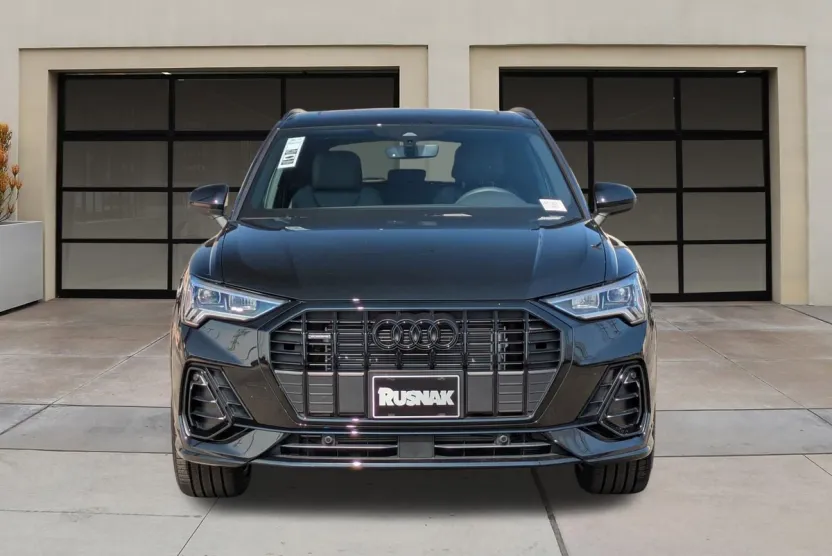2025 Audi Q3 S line Premium photo 1