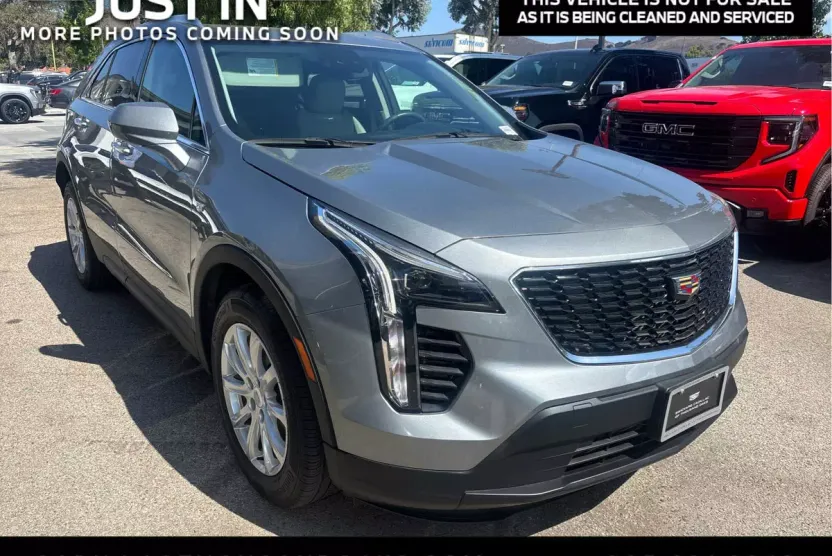2023 Cadillac XT4 Luxury photo 1