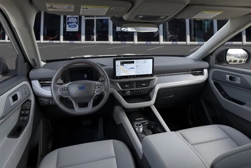 2025 Ford Explorer photo 1