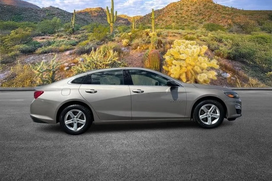 2023 Chevrolet Malibu 1LT photo 1
