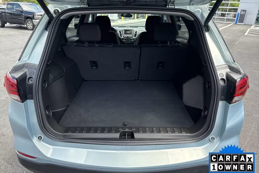 2022 Chevrolet Equinox LT photo 1