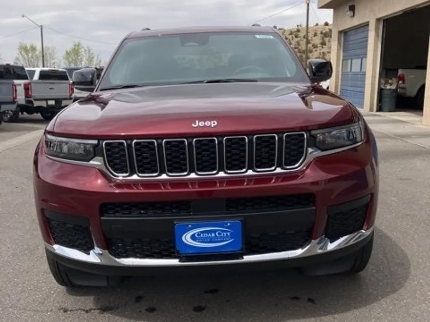 2025 Jeep Grand Cherokee Laredo photo 1