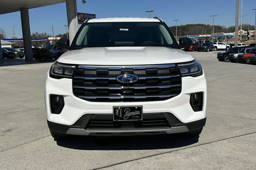 2025 Ford Explorer photo 1