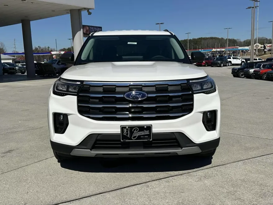 2025 Ford Explorer photo 1