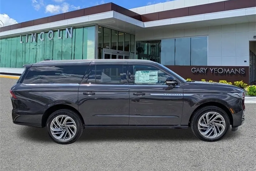 2025 Lincoln Navigator L Reserve photo 1