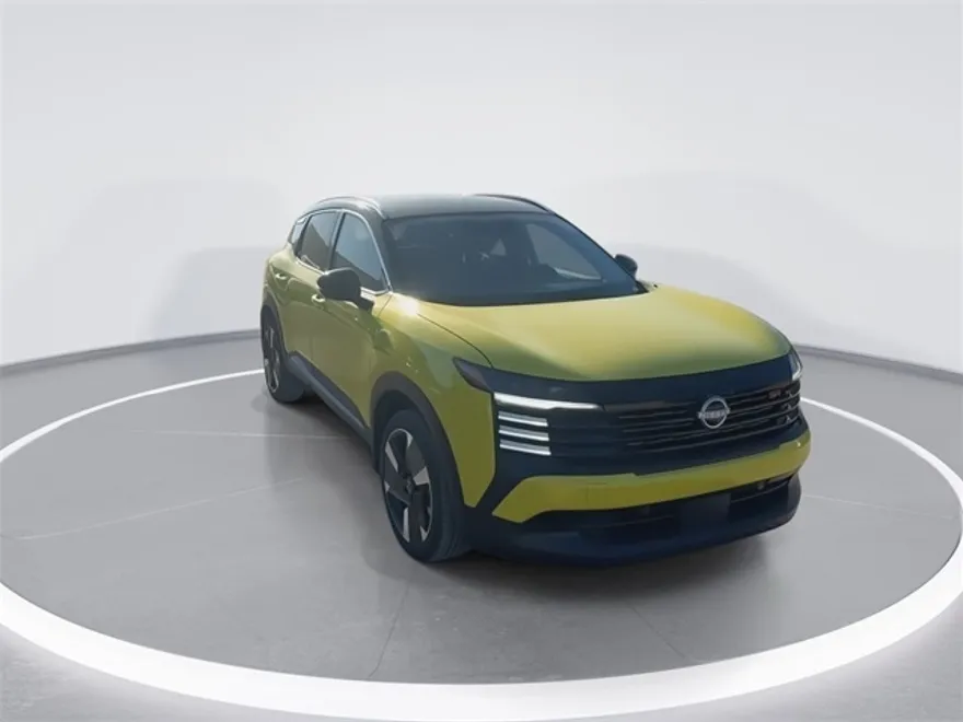 2025 Nissan Kicks SR photo 1