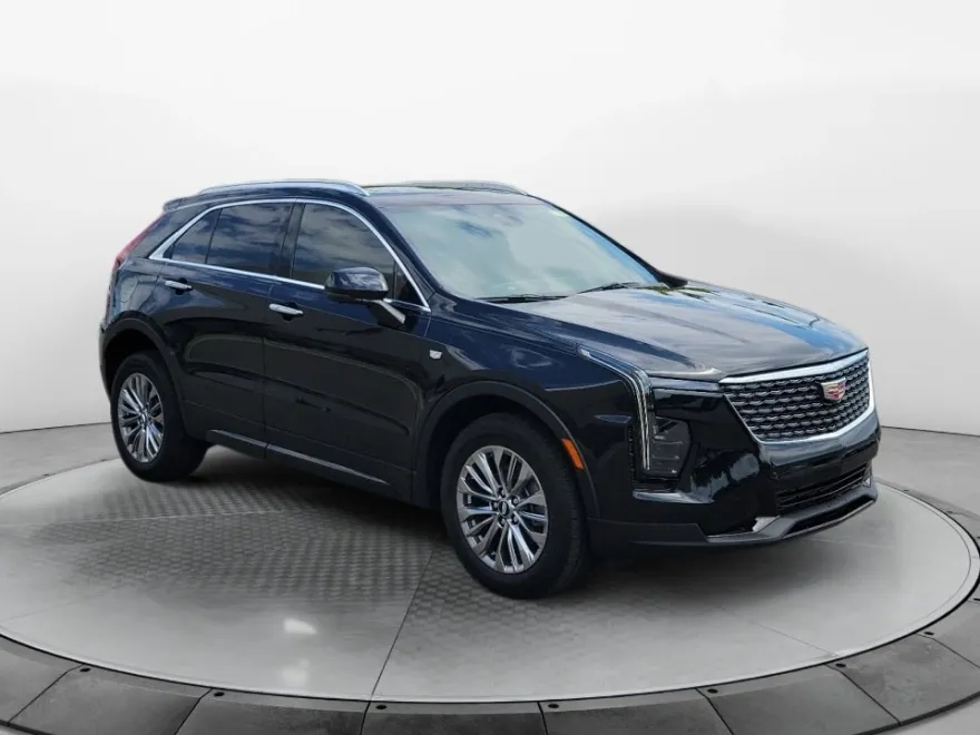 2025 Cadillac XT4 Premium Luxury photo 1