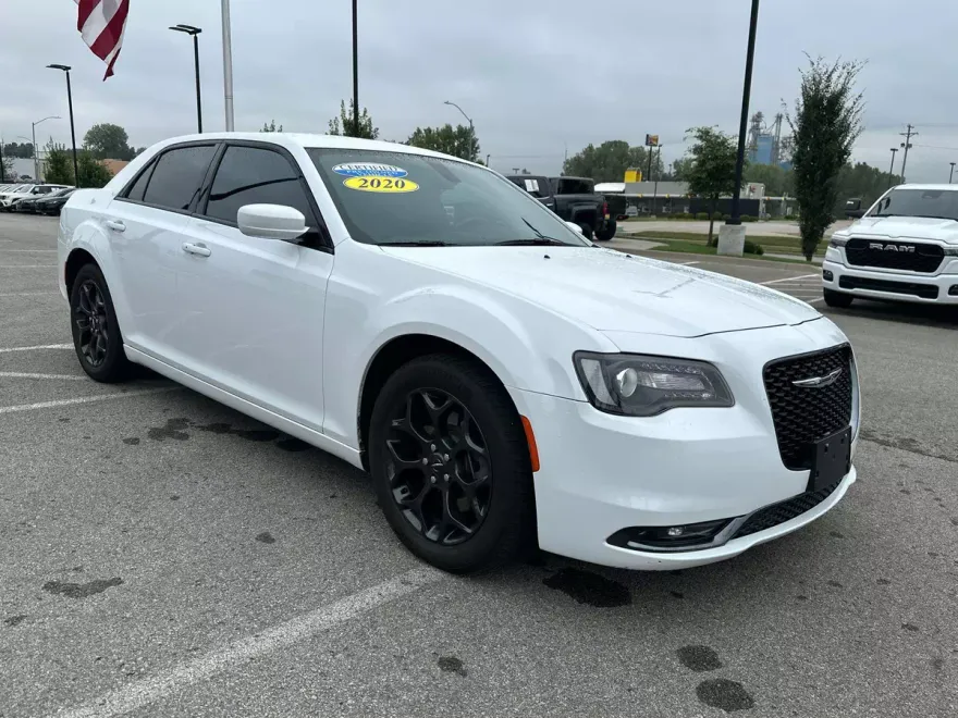 2020 Chrysler 300 photo 1