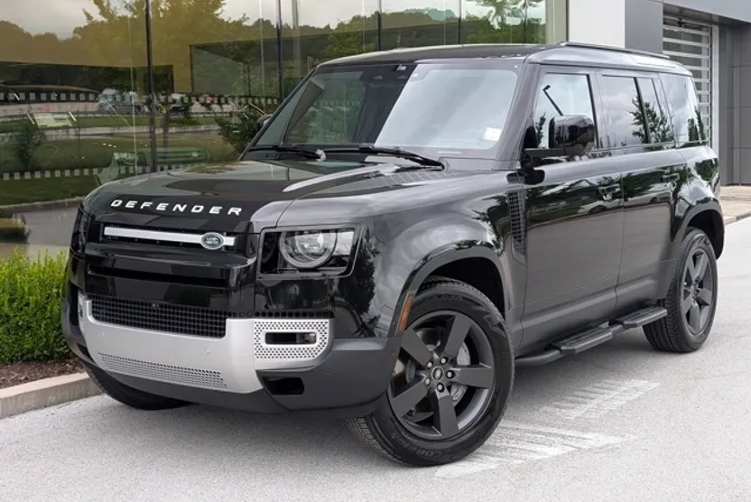 2025 Land Rover Defender 110 S photo 1