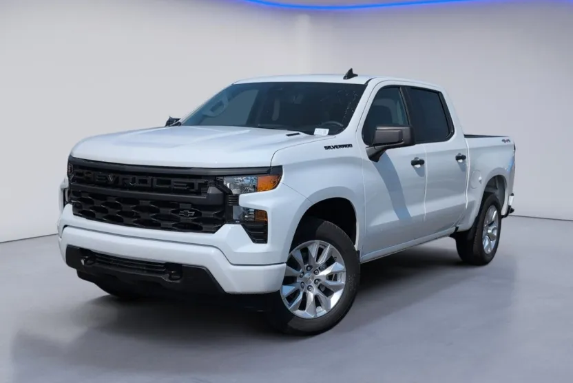 2025 Chevrolet Silverado 1500 Custom photo 1