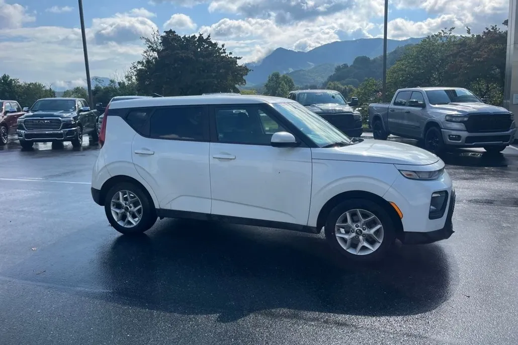 2021 Kia Soul S photo 1