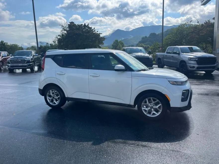 2021 Kia Soul S photo 1