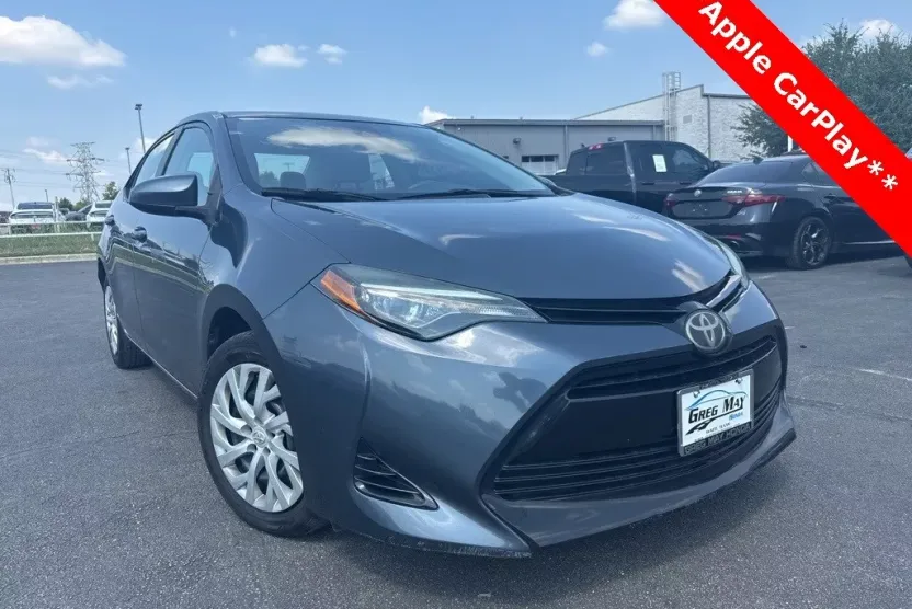 2018 Toyota Corolla LE photo 1