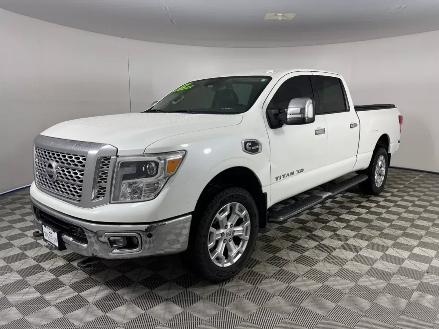 2017 Nissan Titan SL photo 1