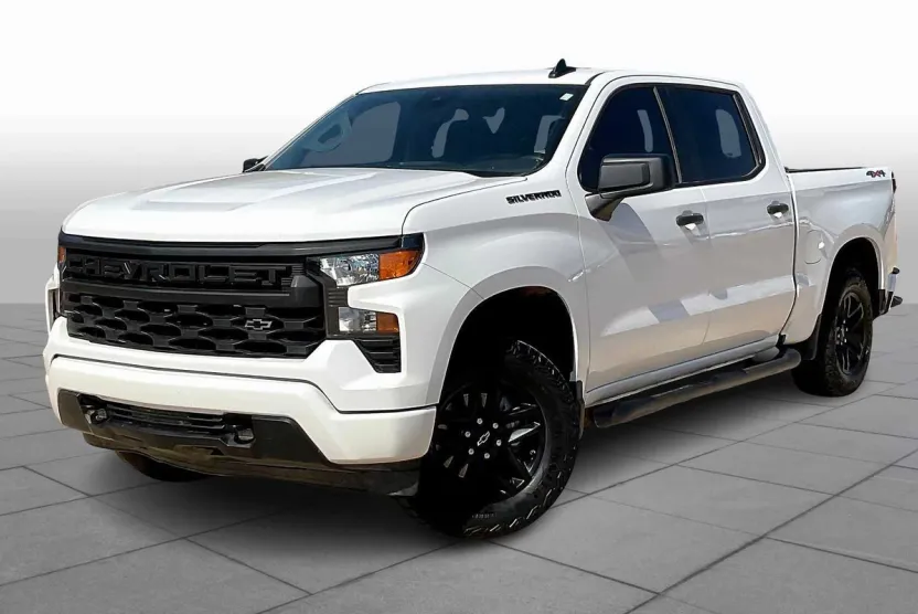2024 Chevrolet Silverado 1500 Custom photo 1