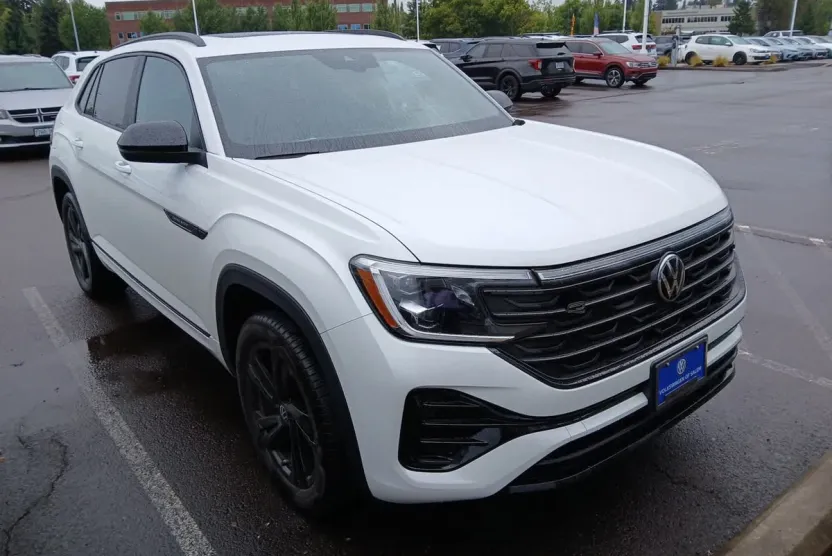 2025 Volkswagen Atlas Cross Sport SEL R-Line photo 1