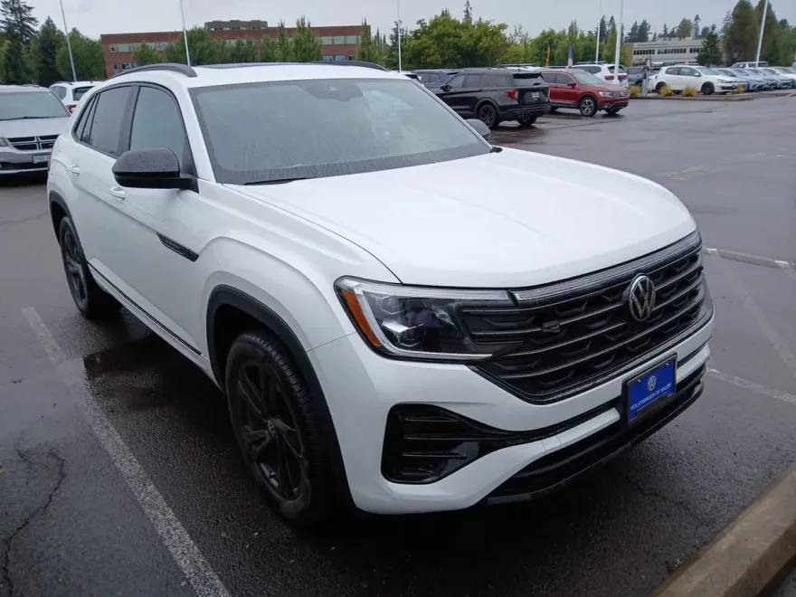 2025 Volkswagen Atlas Cross Sport SEL R-Line photo 1