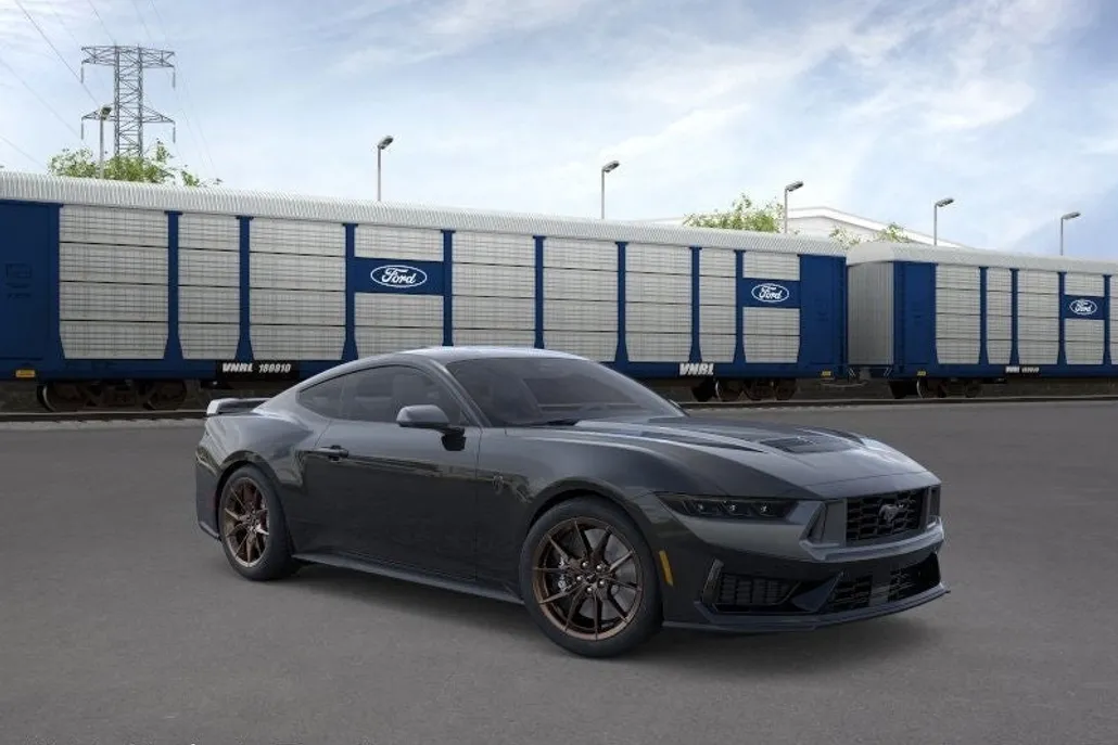 2025 Ford Mustang Dark Horse photo 1