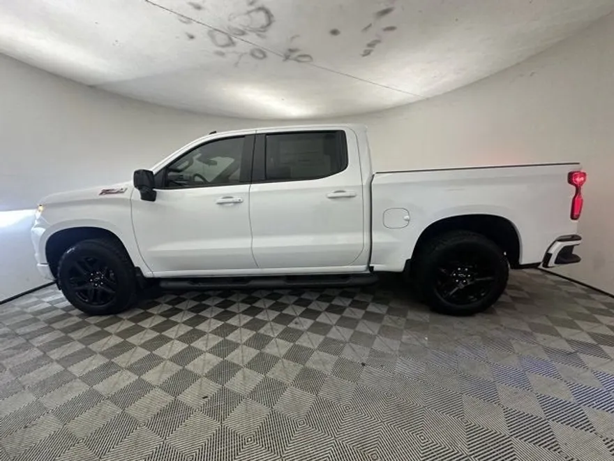 2025 Chevrolet Silverado 1500 RST photo 1