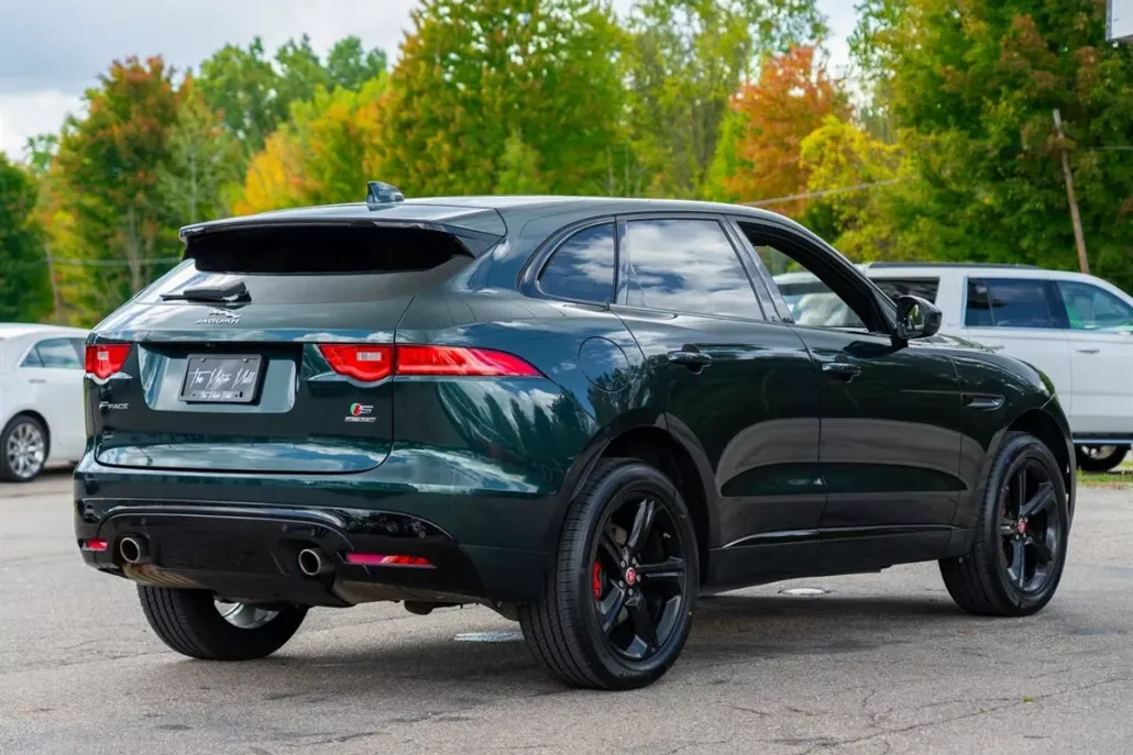 2018 Jaguar F-PACE S photo 1