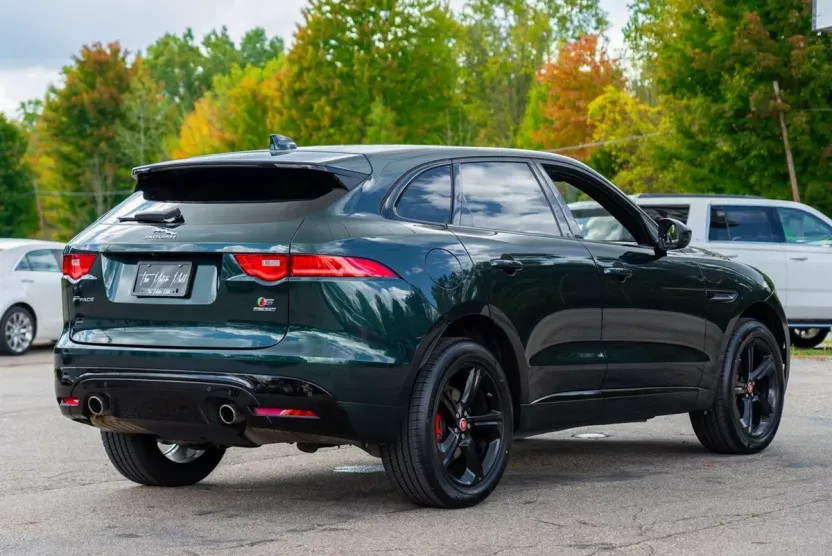 2018 Jaguar F-PACE S photo 1