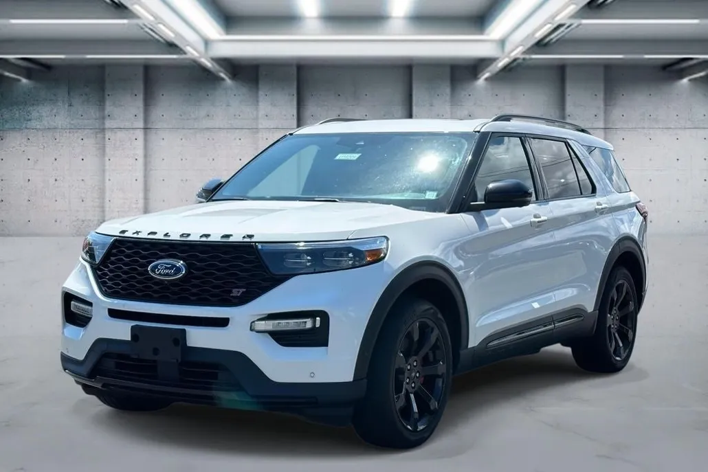 2022 Ford Explorer ST photo 1
