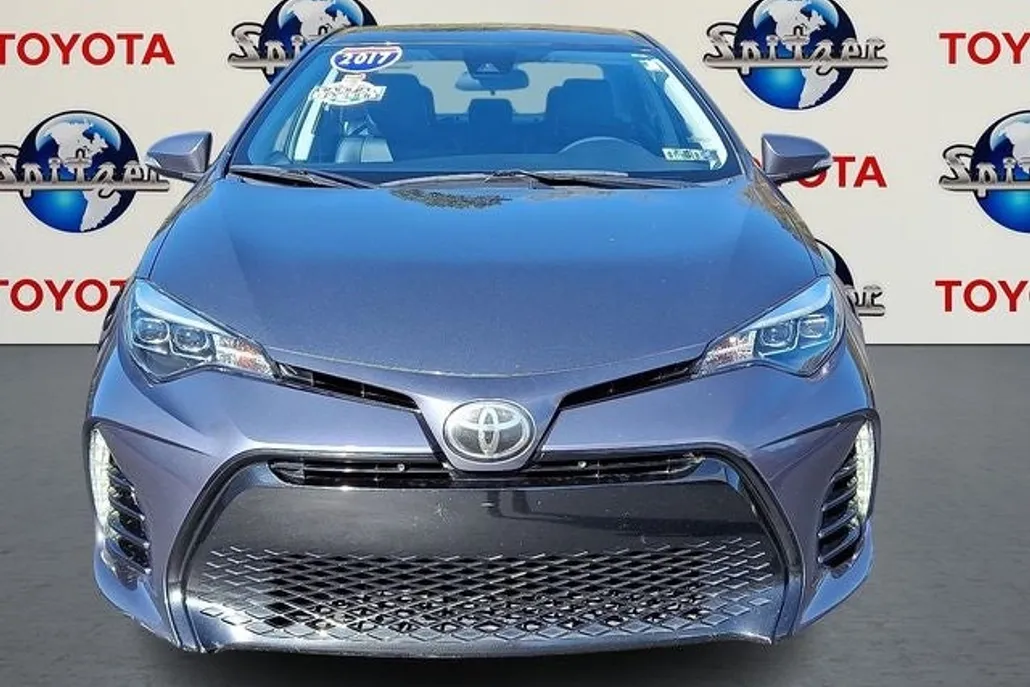 2017 Toyota Corolla SE photo 1