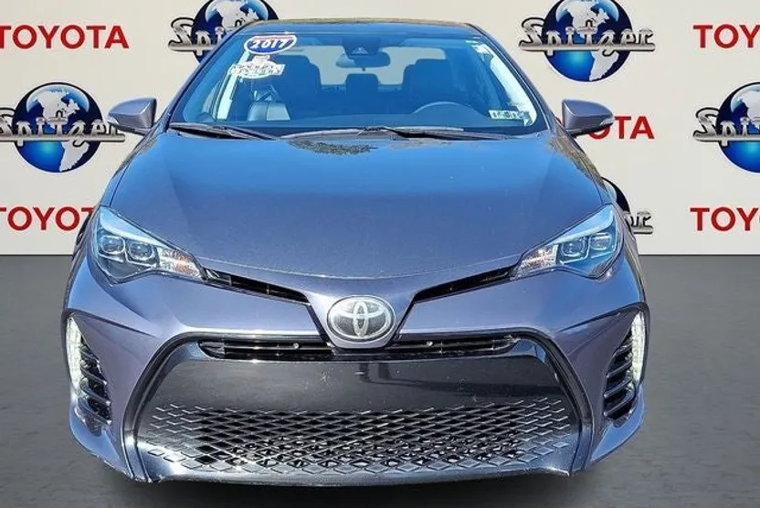 2017 Toyota Corolla SE photo 1
